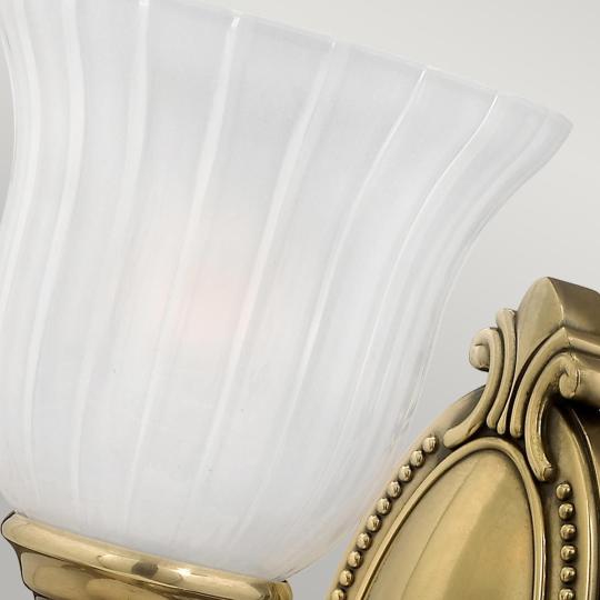 klasszikus elegans vizallo furdoszoba fali lampa ipvedett bronz rez sargarez mediterran rusztikus vintage uvegburas barokk diszes villa kastely polgari lakas dekor.jpg